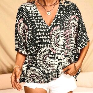 Relaxed Black and Pink Short Sleeve Blouse